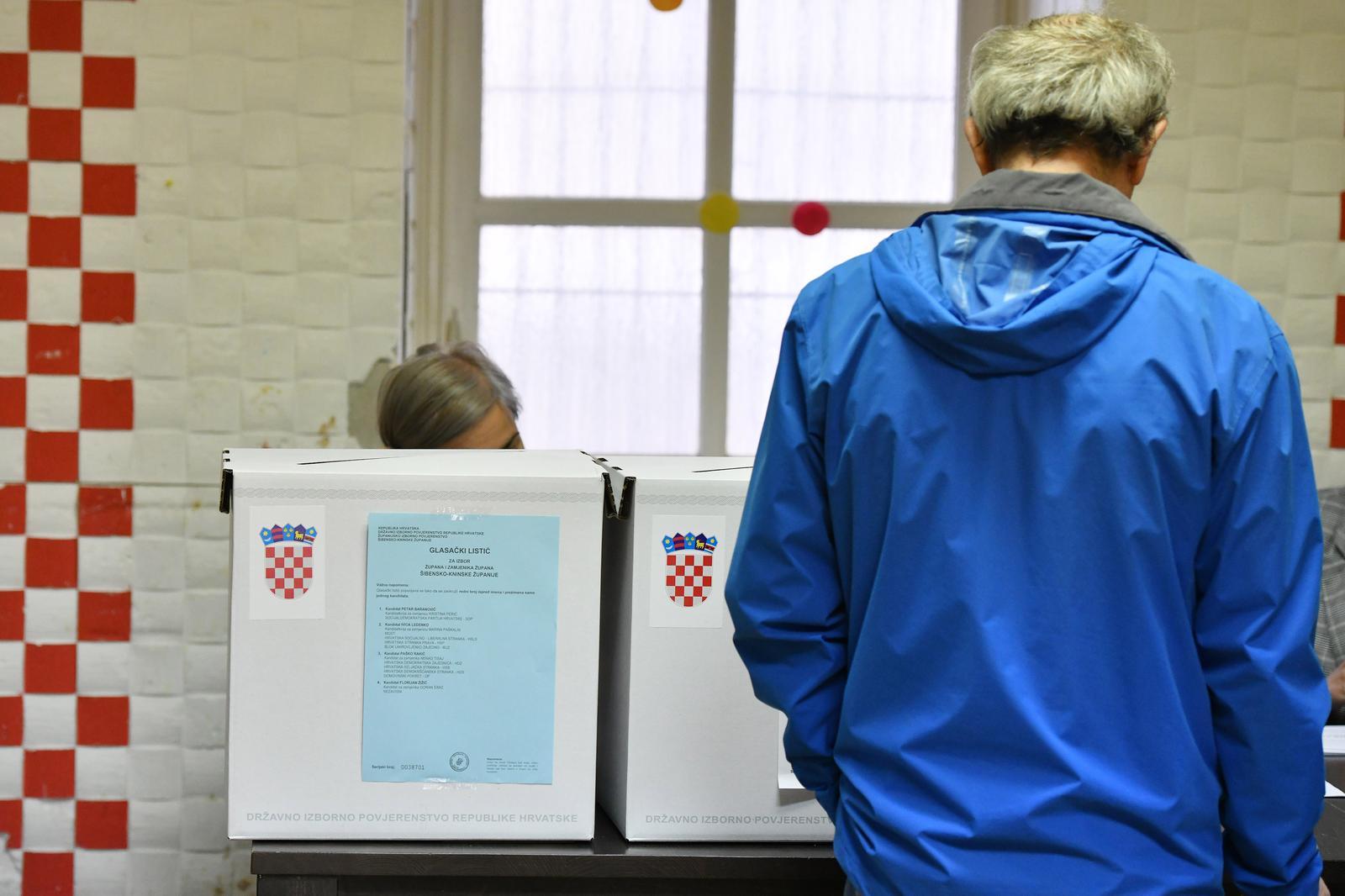 18.05.2025., Sibenik - Izlaznost gradjana na lokalnim izborima do 11.30 na nivo Republike Hrvatske bila je 15.,12 posto Photo: Hrvoje Jelavic/PIXSELL
