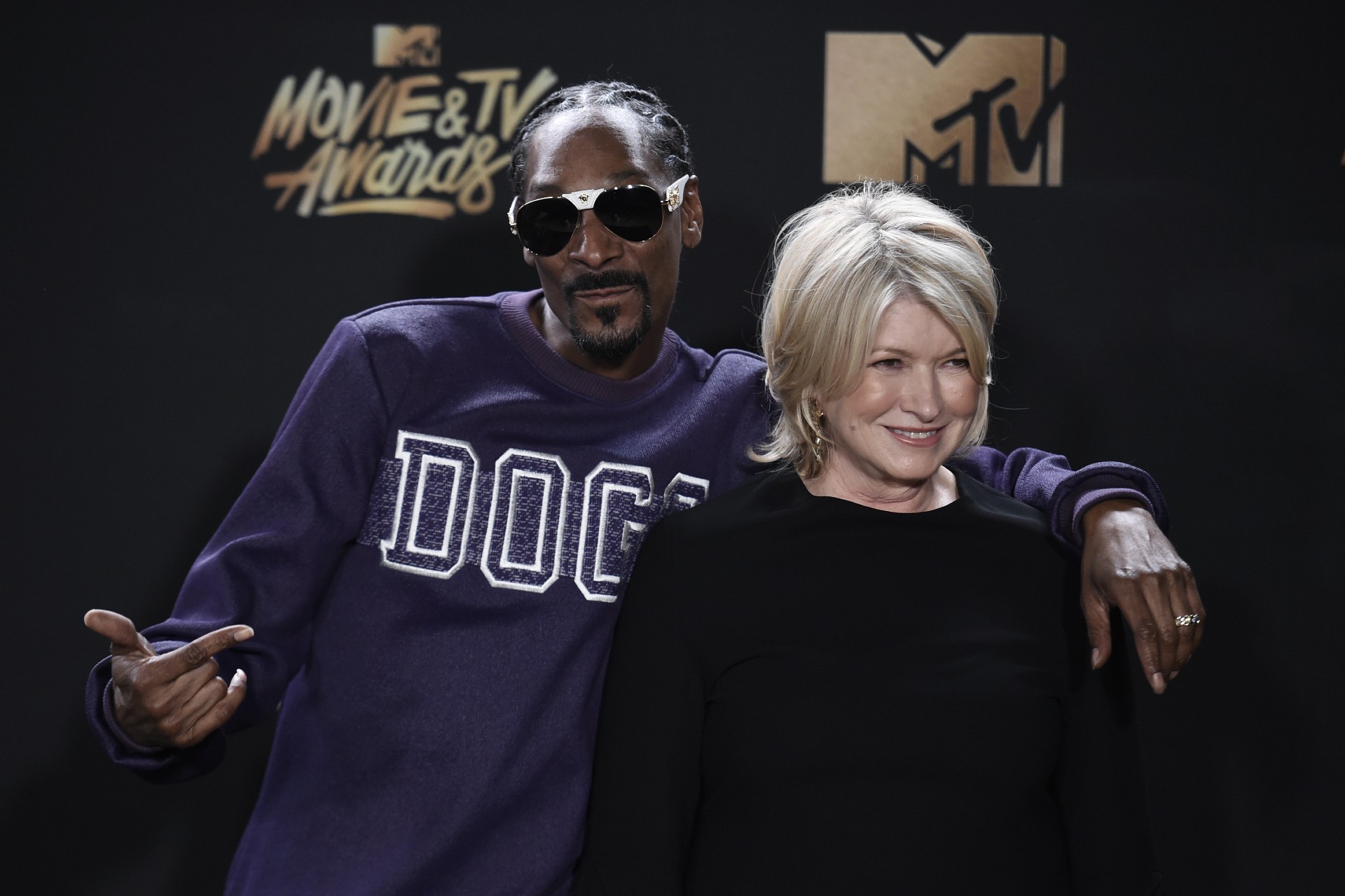 Snoop Dogg, left, and Martha Stewart pose in the press room at the MTV Movie and TV Awards at the Shrine Auditorium on Sunday, May 7, 2017, in Los Angeles. (Photo by Richard Shotwell/Invision/AP) 2017 MTV Movie and TV Awards - Press Room