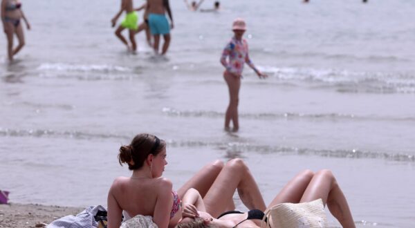 21.06.2024., Split - Splitske plaze na prvi dan ljeta. Photo: Ivo Cagalj/PIXSELL