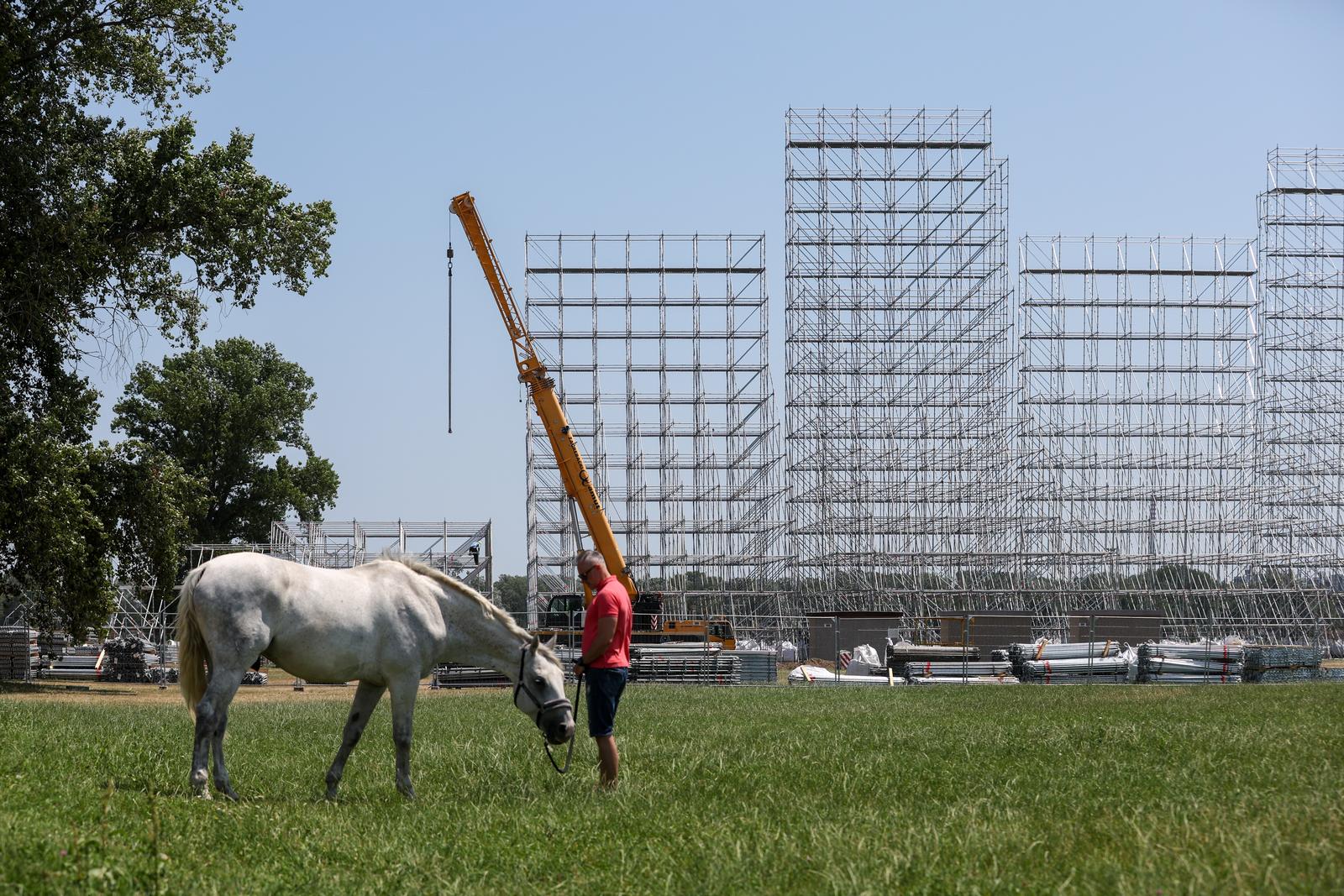 08.06.2025. Zagreb - Postavljanje pozornice za koncert Marka Perkovica Thompsona na zagrebackom hipodromu. Photo: Igor Kralj/PIXSELL
