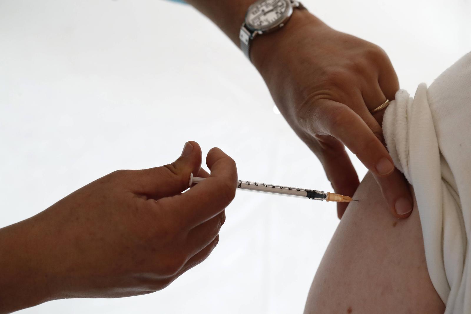 COVID-19 vaccination center. Man receiving his first Covid 19 vaccination. France. Saint-Gervais Haute-Savoie France Photo: IMAGO/Pascal Deloche / Godong/IMAGOSTOCK&PEOPLE