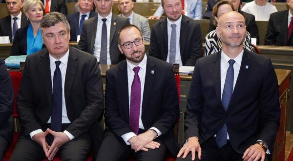 31.05.2023., Zagreb - Svecana sjednica skupstine i dodjela priznanja Grada Zagreba u Staroj gradskoj vjecnici. ppredsjednik RH Zoran Milanovic, gradonacelnik Zagreba Tomislav Tomasevic, predsjednik Skupstine Grada Zagreba Josko Klisovic Photo: Luka Stanzl/PIXSELL