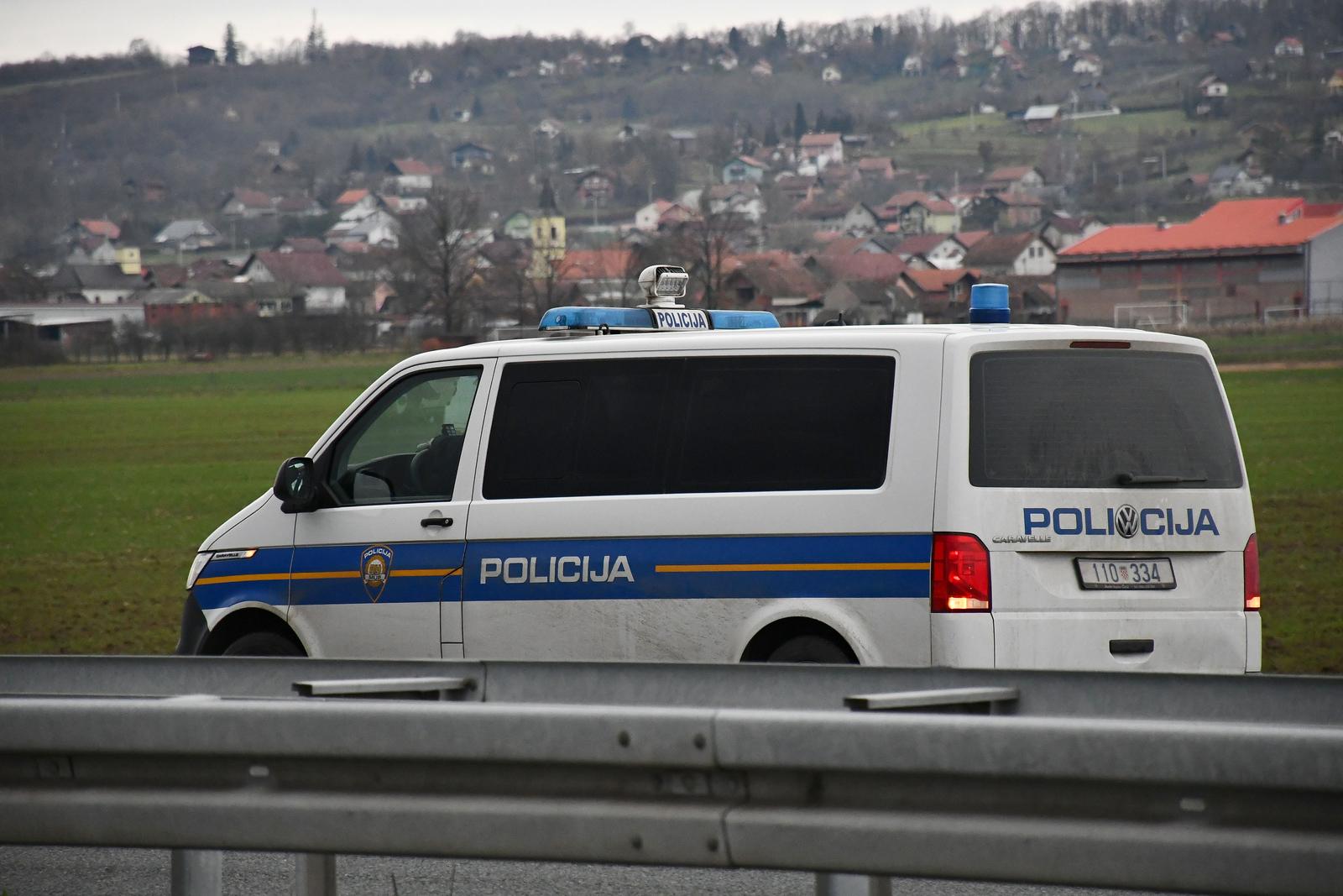11.12.2024., Slavonski Brod - Teška prometna nesreca​ dogodila se na sjevernom traku autoceste A3 kod Slavonskog Broda, petstotinjak metara prije izlaza Brod-stok. U prometnoj nesre​ci doslo je do sudara osobnog i teretnog automobila u kojoj je 78-godisnjakinja zadobila teske tjelesne ozlijede. Prevezena je u bolnicu u Slavonskom Brodu nakon cega je preminula. Photo: Ivica Galovic/PIXSELL