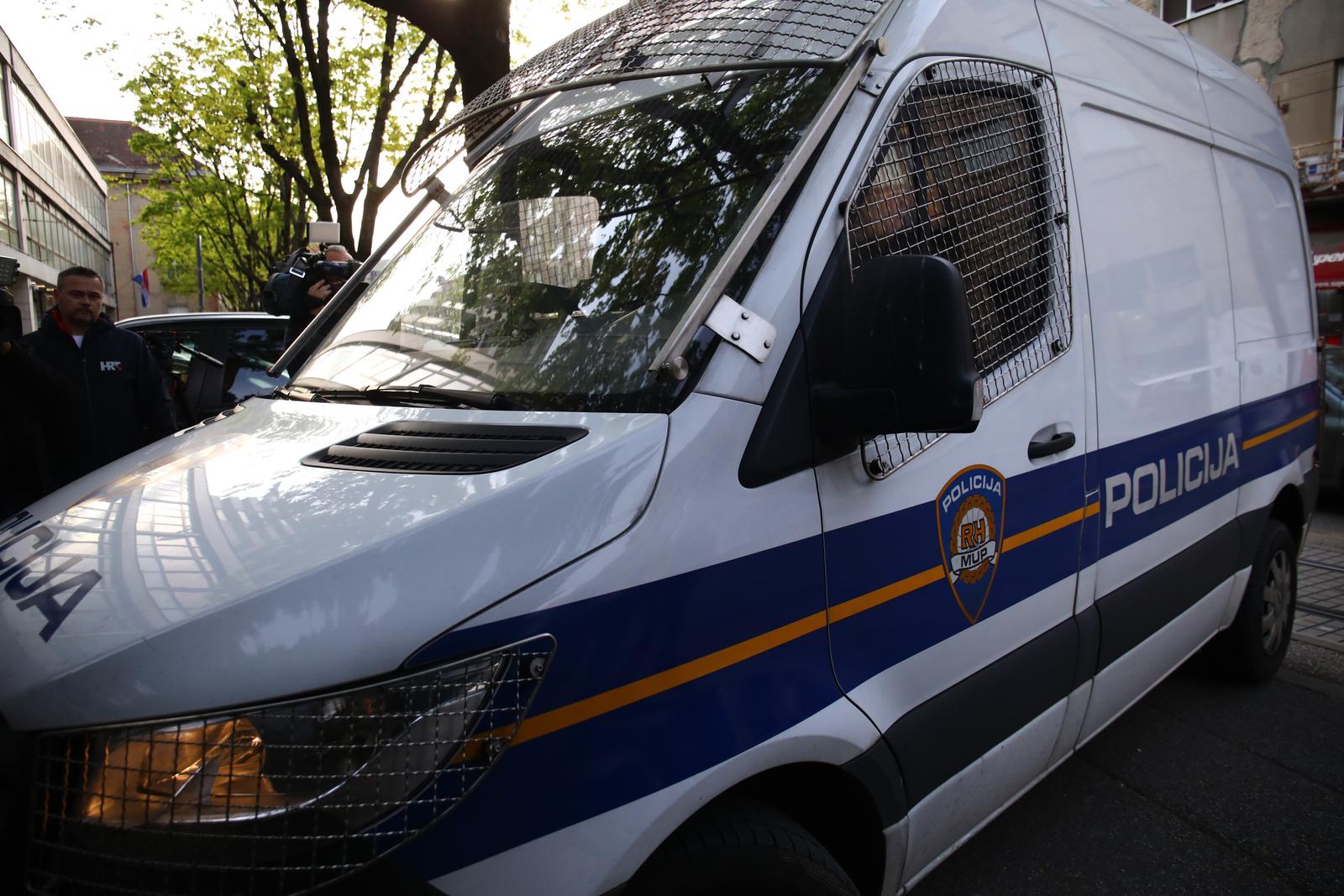10.04.2025., Zagreb - Cetrdesetak osoba uhiceno je zbog sumnje o zlocinaskom udruzenju te pocinjenju vise kaznenih djela iz oblasti kriminaliteta droga. Radi se o krijumcarenju vise tona raznih droga. Ocekuje se kako ce u Zagrebu u USKOK biti dovedeno 20ak osoba, dok ce ostali biti ispitanio u Splitu. Photo: Emica Elvedji/PIXSELL