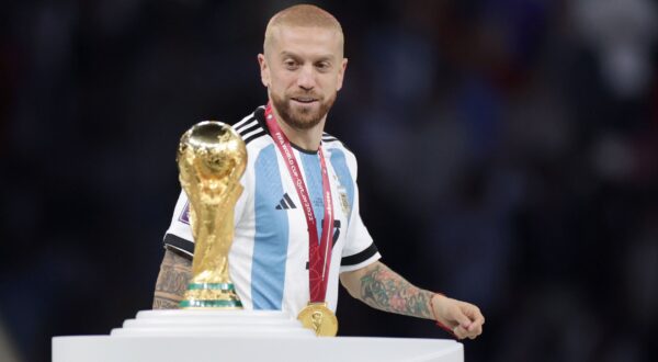 ALEJANDRO PAPU GOMEZ, Argentina, Coppa del Mondo FIFA, Qatar 2022, World Cup, Argentina vs France 3-3 (4-2 apk), 18-12-2022, Esultanza, Con coppa, Celebration MONDIALI FIFA QATAR 2022 FINALE ARGENTINA-FRANCIA 3-3 (4-2 dcr)