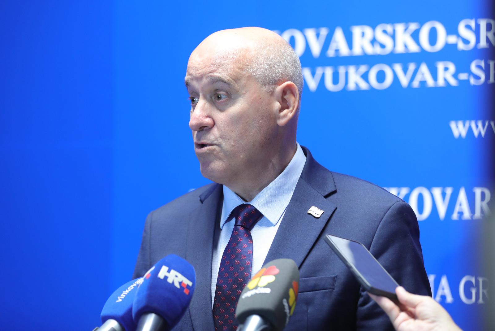 07.07.2025., Zupanijska Vijecnica, Glagoljaska 27, Vinkovci -  Branko Bacic boravit ce u radnom  posjetu Osjecko-baranjskoj i Vukovarsko-srijemskoj zupaniji. U Vinkovcima u 13,45 sati odrzat ce se svecana dodjela odluka, sporazuma i ugovora nacelnicima i gradonacelnicima s podrucja Vukovarsko-srijemske zupanije. Photo: David Jerkovic/PIXSELL