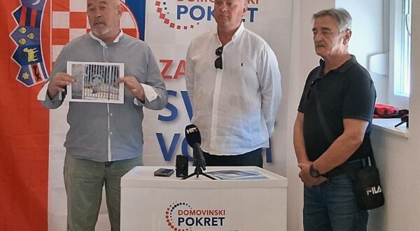 ibenik, 21.7.2025.- Konferencija za medije Domovinskog pokreta ibensko - kninske upanije o pokreanju postupka za uklanjanje spornih nadogrobnih spomenika na podruèju ibensko - kninske upanije. Na slici saborski zastupnik DP-a Predrag Miiæ Peða (L) i predsjednik podrunice DP-a ibensko - kninske upanije Boris Solomun (C).
foto HINA/ Snjeana KLARIÆ/ ua