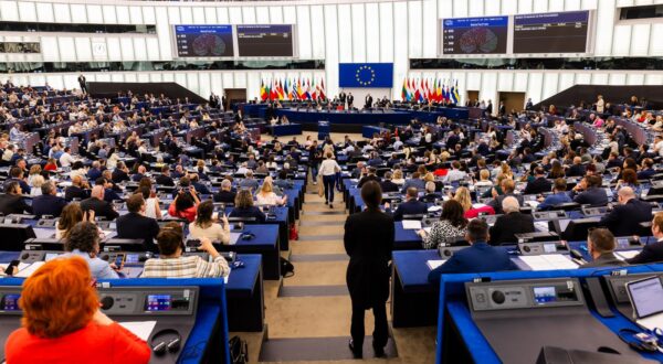 10 July 2025, France, Straßburg: Members of the European Parliament sit in the plenary chamber of the European Parliament after a vote of no confidence in the European Commission. The motion of censure against Ursula von der Leyen's EU Commission has failed. Photo: Philipp von Ditfurth/dpa Photo: Philipp von Ditfurth/DPA