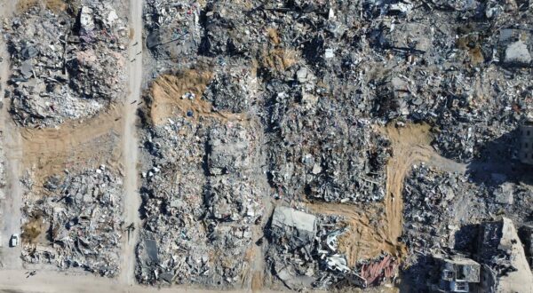 An aerial view of the destruction resulting from Israeli attacks as a ceasefire takes effect in Gaza An aerial view of the destruction resulting from Israeli attacks as a ceasefire takes effect in Gaza following an agreement between Hamas and Israel in Rafah, Gaza on January 21, 2025. Photo by Doaa el-Baz apaimages Rafah Gaza Strip Palestinian Territory 210125_Rafah_STR_005 Copyright: xapaimagesxDoaaxel-Bazxapaimagesx Photo: IMAGO/Doaa el-Baz apaimages/IMAGOSTOCK&PEOPLE
