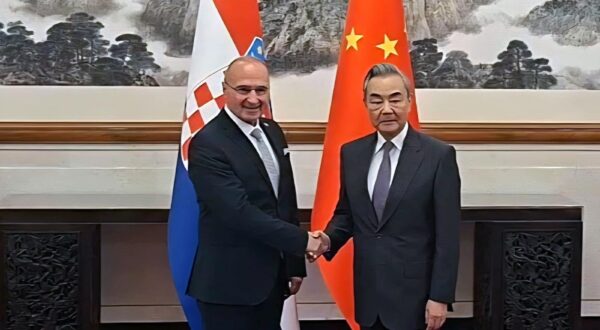 Peking, 21.7.2025.- Ministar vanjskih i europskih poslova Gordan Grlic´ Radman sastao se u Pekingu s kineskim ministrom vanjskih poslova Wangom Yijem. 
foto HINA/ MVEP/ ua