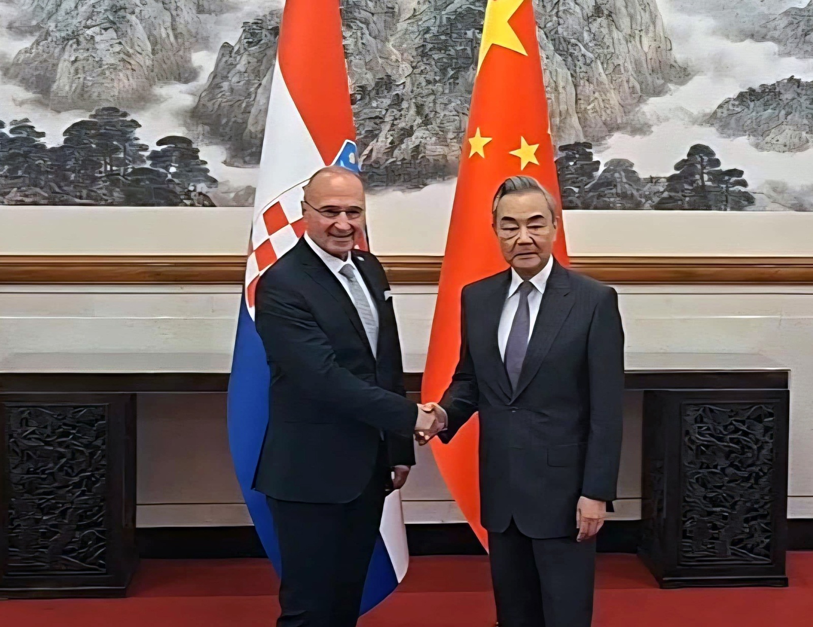 Peking, 21.7.2025.- Ministar vanjskih i europskih poslova Gordan Grlic´ Radman sastao se u Pekingu s kineskim ministrom vanjskih poslova Wangom Yijem. 
foto HINA/ MVEP/ ua