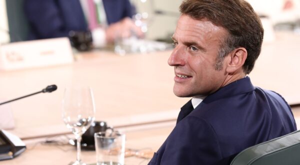 epa12182067 President of France Emmanuel Macron takes part in working lunch, with the theme, 'Energy Security,' with world leaders and outreach representatives at the G7 summit during the G7 Summit in Kananaskis, Canada, 17 June 2025. World leaders are gathered from 15 to 17 June 2025 for the annual G7 Summit.  EPA/TERESA SUAREZ / POOL
