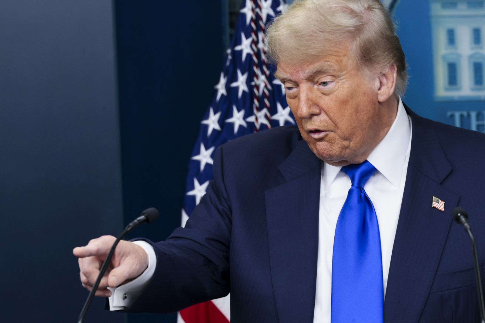 epa12201424 US President Donald J. Trump responds to a question from the news media during a press conference in the briefing room of the White House in Washington, DC, USA, 27 June 2025. Earlier in the day, the Supreme Court ruled in the Trump administration's favor to curb nationwide injunctions on the president's birthright citizenship order.  EPA/SHAWN THEW