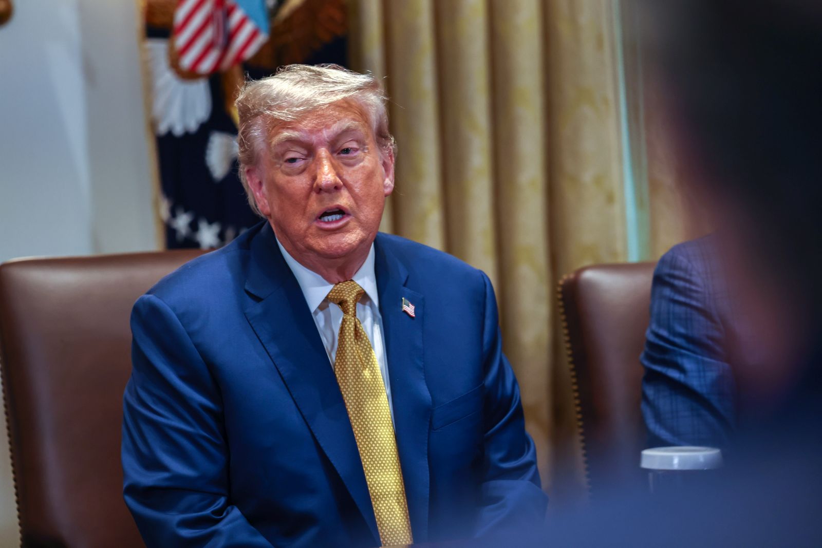 epa12225105 US President Donald J Trump participates in a cabinet meeting in the Cabinet Room of the White House in Washington, DC, USA, 08 July 2025.  EPA/AARON SCHWARTZ / POOL