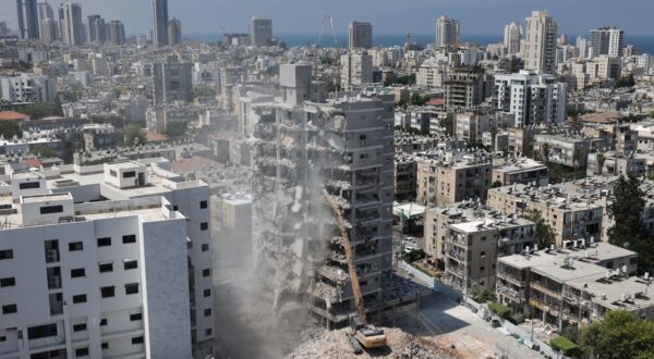 epa12228528 Bat Yam municipality bulldozers demolish  residential buildings that were hit on 15 June by Iranian ballistic missiles, in Bat Yam, Israel, 10 July 2025.  The municipality is expected to demolish at least 16 damaged buildings.  EPA/ABIR SULTAN
