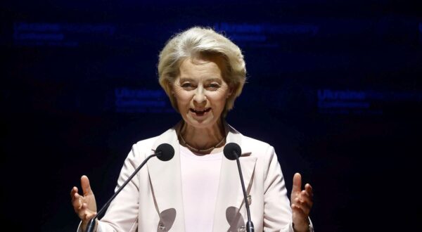 epa12228876 European Commission President Ursula von der Leyen speaks during the Ukraine Recovery Conference (URC) in Rome, Italy, 10 July 2025.  EPA/VINCENZO LIVIERI