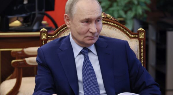 epa12229883 Russian President Vladimir Putin chairs a meeting on education at the Kremlin in Moscow, Russia, 10 July 2025. Putin ordered the creation of a new position of adviser on education in schools from October 01.  EPA/MIKHAIL METZEL / SPUTNIK / KREMLIN POOL MANDATORY CREDIT