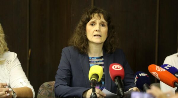 22.08.2022., Rijeka - Konferencija za medije, o recentnim dogadjajima i stanju na Klinici za onkologijui radioterapiju, tri djelatnice KBC-a Rijeka koje su dobile otkaz ugovora o radu.  Bivsa predstojnica klinike za onkologiju Ingrid Belac Lovasic, bivsa  glavna sestra Vlasta Predovan i medicinska sestra Dinka Milinkovic. Uz njih na konferenciji sindikalistica Radmila Cahut.

 Photo: Goran Kovacic/PIXSELL