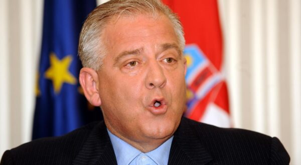 06.10.2008., Markov trg, Banski Dvori, Zagreb - Premijer Ivo Sanader daje izjavu nakon brutalno ubijene Ivane Hodak ispred kucnog praga danas u Ulici Pavla Hatza u 11 sati o smjeni ministra Berislava Roncevica i ministrice Ane Lovrin te ravnatelja policije Marijana Benka, te da ce ici u najodlucniju borbu protiv organiziranog kriminala i mafije.r"nPhoto: Goran Stanzl/PIXSELL
