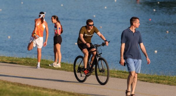 07.06.2025. Zagreb - Lijep suncan dan izmamio je rekreativce na jezero Jarun. Photo: Igor Kralj/PIXSELL