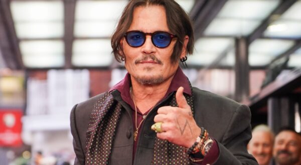 Johnny Depp poses upon arrival at the premiere of the film "Modigliani Three Days On The Wing Of Madness" on Tuesday, July 8, 2025, in London. (Photo by Alberto Pezzali/Invision/AP) Britain "Modigliani Three Days On The Wing Of Madness" Premiere