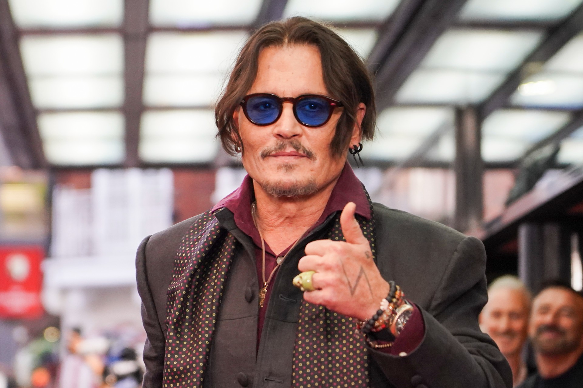 Johnny Depp poses upon arrival at the premiere of the film "Modigliani Three Days On The Wing Of Madness" on Tuesday, July 8, 2025, in London. (Photo by Alberto Pezzali/Invision/AP) Britain "Modigliani Three Days On The Wing Of Madness" Premiere