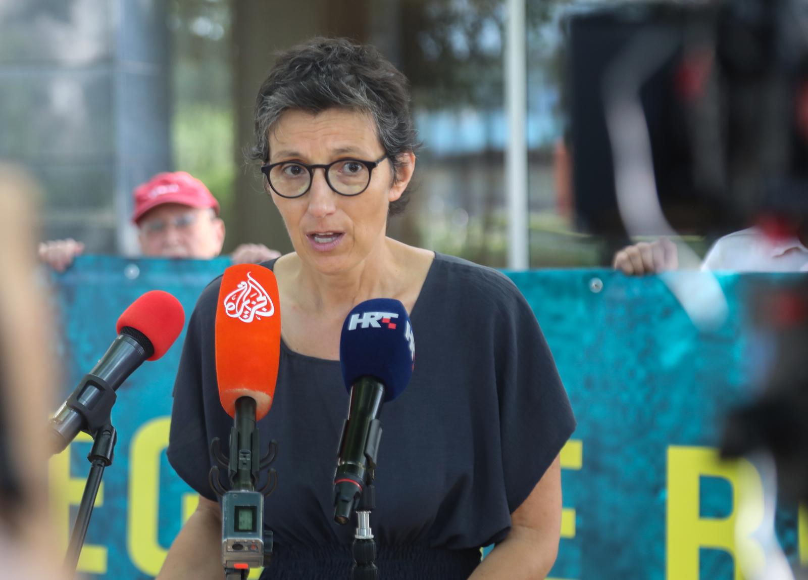 10.07.2023., Zagreb - Hrvatsko novinarsko drustvo (HND) odrzalo je ispred zgrade Ministarstva pravosudja i uprave konferenciju za novinare na kojoj su upoznali javnost na zabrinjavajuce stajaliste koje je o Anti SLAPP Direktivi zauzela Vlada RH. Na konferenciji su govorili predsjednik HND-a Hrvoje Zovko, Maja Sever i Enes Cerimagic Photo: Zeljko Hladika/PIXSELL