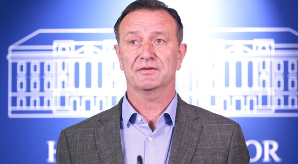 12.06.2025., Zagreb - Na konferenciji za medije Kluba zastupnika SDP-a odrzanoj u Saboru o temi „Odluke Ustavnog suda – izbori u Varazdinskoj zupaniji“ govori zastupnik Sinisa Hajdac Doncic i Neven Bosilj. Photo: Patrik Macek/PIXSELL