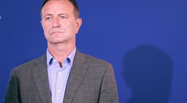 12.06.2025., Zagreb - Na konferenciji za medije Kluba zastupnika SDP-a odrzanoj u Saboru o temi „Odluke Ustavnog suda – izbori u Varazdinskoj zupaniji“ govori zastupnik Sinisa Hajdac Doncic i Neven Bosilj. Photo: Patrik Macek/PIXSELL