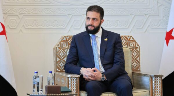 Syrian President, Ahmad Al-Shara, receives a delegation from the People s Republic of China headed by, Chen Weiqing Syrian President Ahmed al-Sharaa receives UK Foreign Secretary David Lammy in Damascus, Syria, on July 5, 2025.Photo by Syrian Arab News Agency SANA  apaimages Syria Syria Syrian Arab Republic 050725_Syria_SPO_004 Copyright: xapaimagesxSyrianxArabxNewsxAgencyx SANA xxapaimagesx Photo: IMAGO/Syrian Arab News Agency  SANA   apaimages/IMAGOSTOCK&PEOPLE