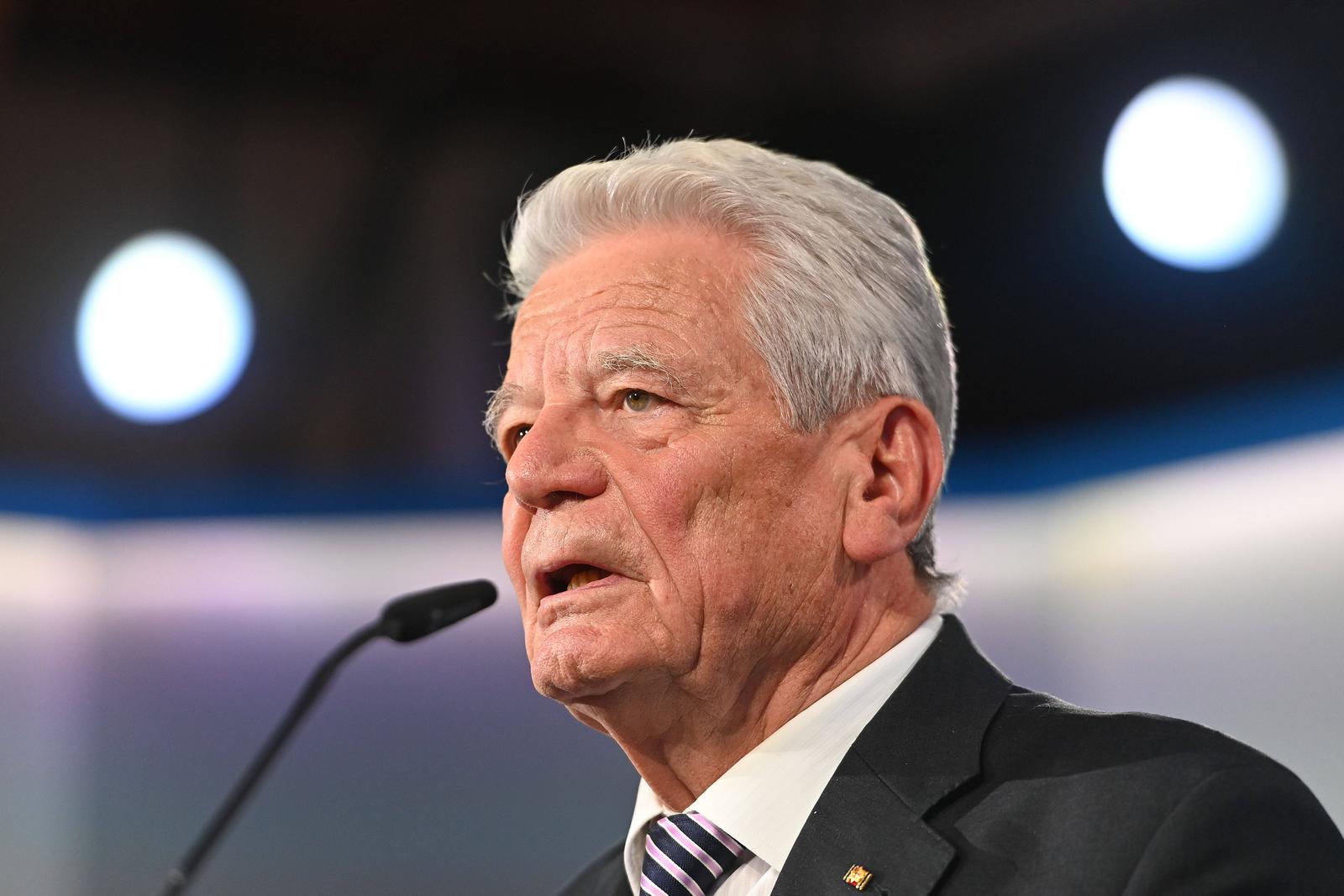Freiheitspreis der Medien Preistrager: Joachim Gauck, Bundespraesident a. D. Einzelbild,angeschnittenes Einzelmotiv, Portrait,Portraet. Ludwig Erhard Gipfel 2025 auf Gut Kaltenbrunn am Tegernsee am 07.05.2025. *** Freedom Prize of the Media Prize winner Joachim Gauck, former German President Single image, cropped single motif, portrait, portrait Ludwig Erhard Summit 2025 at Gut Kaltenbrunn on Lake Tegernsee on 07 05 2025 Photo: IMAGO/Frank Hoermann / SVEN SIMON/IMAGOSTOCK&PEOPLE