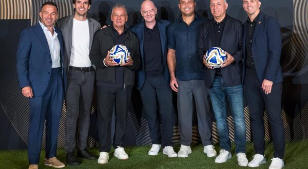 press conference, PK, Pressekonferenz FIFA Club World Cup 2025 at Trump Tower in New York L to R Former players Italian Alessandro del Piero, Brazilian Kaka, Italian Roberto Baggio, FIFA President Gianni Infantino, and former players Brazilian Ronaldo, and Bulgarian Hristo Stoichkov listen to Argentine former player Esteban Cambiasso beside the FIFA Club World Cup trophy during a press conference at the Trump Tower in New York on July 12, 2025, on the eve of the FIFA Club World Cup 2025 final football match between England s Chelsea and France s Paris Saint-Germain. East Rutherford NJ UNITED STATES OF AMERICA Copyright: xVANESSAxCARVALHOx Photo: IMAGO/VANESSA CARVALHO/IMAGOSPORT