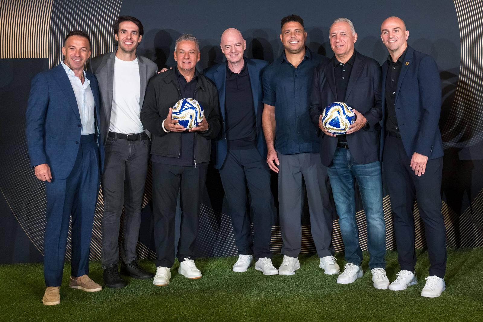 press conference, PK, Pressekonferenz FIFA Club World Cup 2025 at Trump Tower in New York L to R Former players Italian Alessandro del Piero, Brazilian Kaka, Italian Roberto Baggio, FIFA President Gianni Infantino, and former players Brazilian Ronaldo, and Bulgarian Hristo Stoichkov listen to Argentine former player Esteban Cambiasso beside the FIFA Club World Cup trophy during a press conference at the Trump Tower in New York on July 12, 2025, on the eve of the FIFA Club World Cup 2025 final football match between England s Chelsea and France s Paris Saint-Germain. East Rutherford NJ UNITED STATES OF AMERICA Copyright: xVANESSAxCARVALHOx Photo: IMAGO/VANESSA CARVALHO/IMAGOSPORT