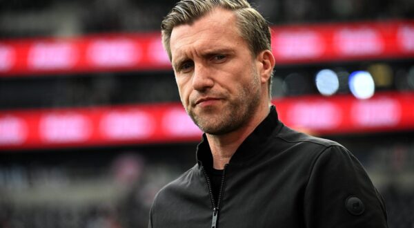 13.04.2025, xjhx, Fussball 1.Bundesliga, Eintracht Frankfurt - 1.FC Heidenheim v.l. Vorstand Markus Kroesche Krösche Director of Sports Eintracht Frankfurt DFL/DFB REGULATIONS PROHIBIT ANY USE OF PHOTOGRAPHS as IMAGE SEQUENCES and/or QUASI-VIDEO Frankfurt am Main *** 13 04 2025, xjhx, Fussball 1 Bundesliga, Eintracht Frankfurt 1 FC Heidenheim v l Sport Vorstand Markus Kroesche Krösche Director of Sports Eintracht Frankfurt DFL DFB REGULATIONS PROHIBIT ANY USE OF PHOTOGRAPHS as IMAGE SEQUENCES and or QUASI VIDEO Frankfurt am Main Photo: IMAGO/Jan Huebner/IMAGOSPORT