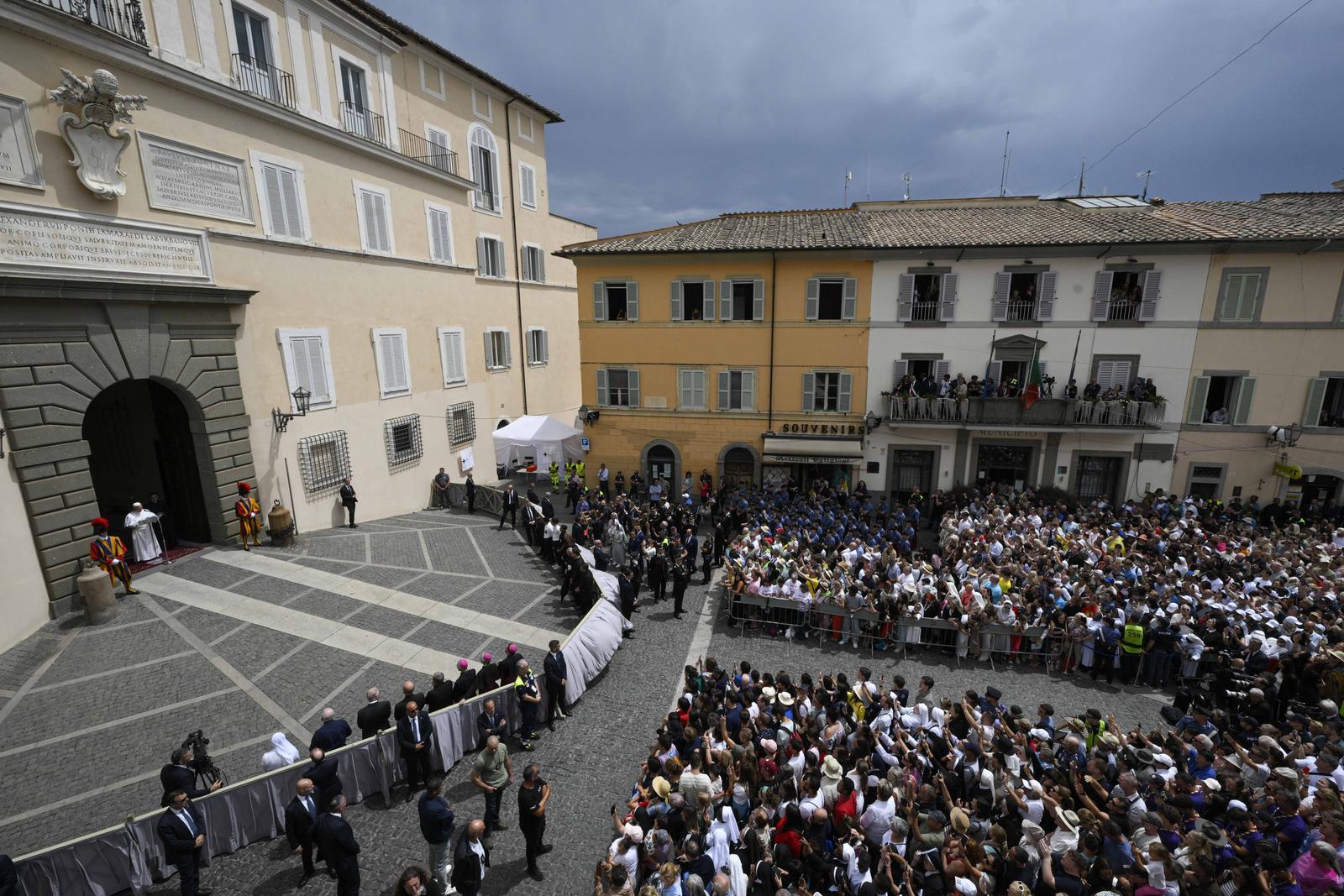 **NO LIBRI** Italy, Castel Gandolfo , Vatican, 2025/7/13 Pope Leo XIV leads the Angelus prayer at the summer residence in Castel Gandolfo near Rome, Italy, Photograph by VATICAN MEDIA  / Catholic Press Photo (Photo by VATICAN MEDIA / ipa-agency.net/IPA/Sipa USA) Photo: IPA/SIPA USA