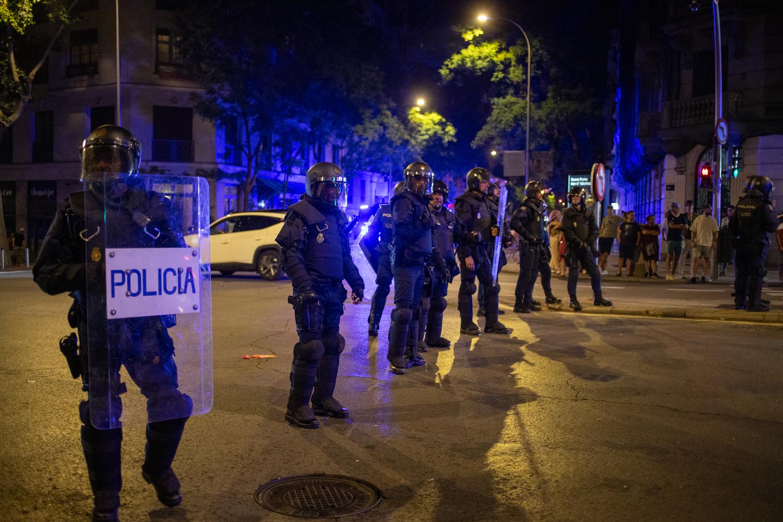 Officers from the National Police riot squad line up during a demonstration at the national headquarters of the Spanish Socialist Workers' Party (PSOE). The Spanish far-right party Vox called a demonstration demanding the departure of Prime Minister Pedro Sánchez. (Photo by David Canales / SOPA Images/Sipa USA) Photo: SOPA Images/SIPA USA