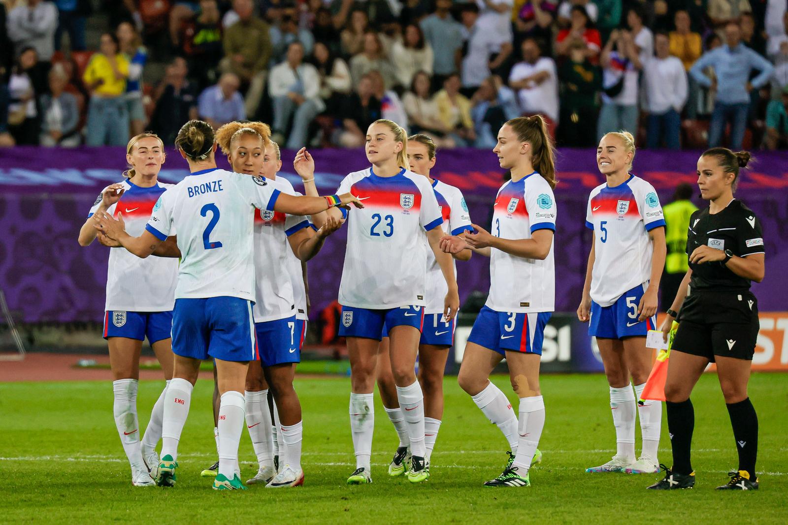 Lucy Bronze (2 England) celebrates scoring the penalty during the UEFA Womens EURO 2025 Quarter-Final match between Sweden and England at Stadion Letzigrund in Zurich, Switzerland. (Photo by Francesco Farina/IPA Sport / ipa-agency.net/IPA/Sipa USA) Photo: IPA/SIPA USA