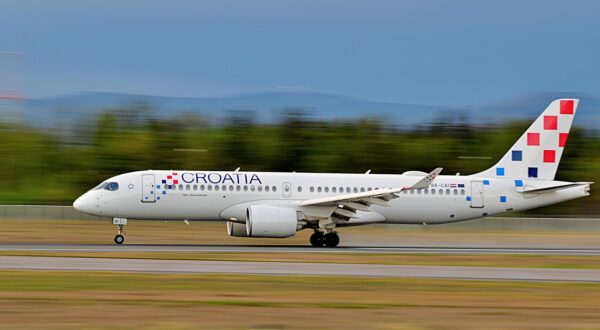 20.4.2025 Flugverkehr Landender Jet der Croatia Airlines am Frankfurter Flughafen. Frankfurt am Main Fraport Hessen Deutschland *** 20 4 2025 Air traffic Croatia Airlines jet landing at Frankfurt Airport Frankfurt am Main Fraport Hessen Germany Photo: IMAGO/Daniel Kubirski/IMAGOSTOCK&PEOPLE