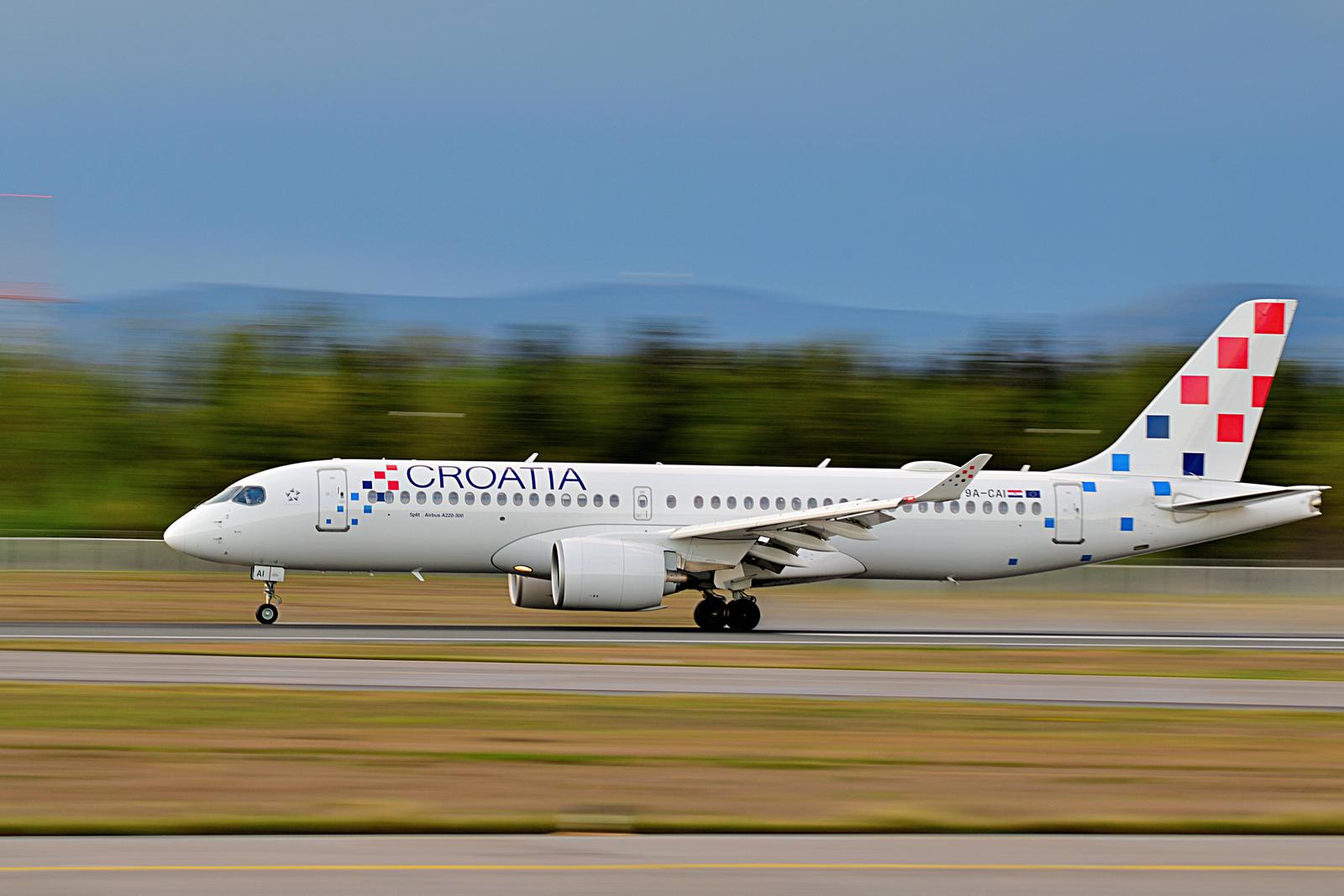 20.4.2025 Flugverkehr Landender Jet der Croatia Airlines am Frankfurter Flughafen. Frankfurt am Main Fraport Hessen Deutschland *** 20 4 2025 Air traffic Croatia Airlines jet landing at Frankfurt Airport Frankfurt am Main Fraport Hessen Germany Photo: IMAGO/Daniel Kubirski/IMAGOSTOCK&PEOPLE