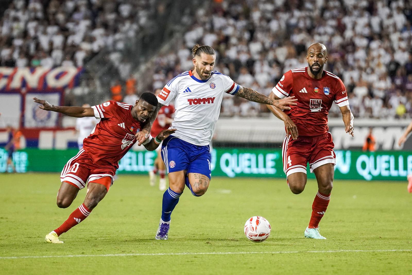 UEFA Conference League Qualifikation 2025/26 - 2. Runde, 31.07.2025 - HNK Hajduk Split vs. Zira FK / PFK Zire - Stadion Poljud Split, Kroatien Issa Djibrilla Zira FK, Marko Livaja Hajduk Split, Ruan Zira FK *** UEFA Conference League Qualification 2025 26 2 Round, 31 07 2025 HNK Hajduk Split vs Zira FK PFK Zire Stadion Poljud Split, Croatia Issa Djibrilla Zira FK , Marko Livaja Hajduk Split , Ruan Zira FK Copyright: xLukaxKolanovicx Photo: IMAGO/Luka Kolanovic/IMAGOSPORT