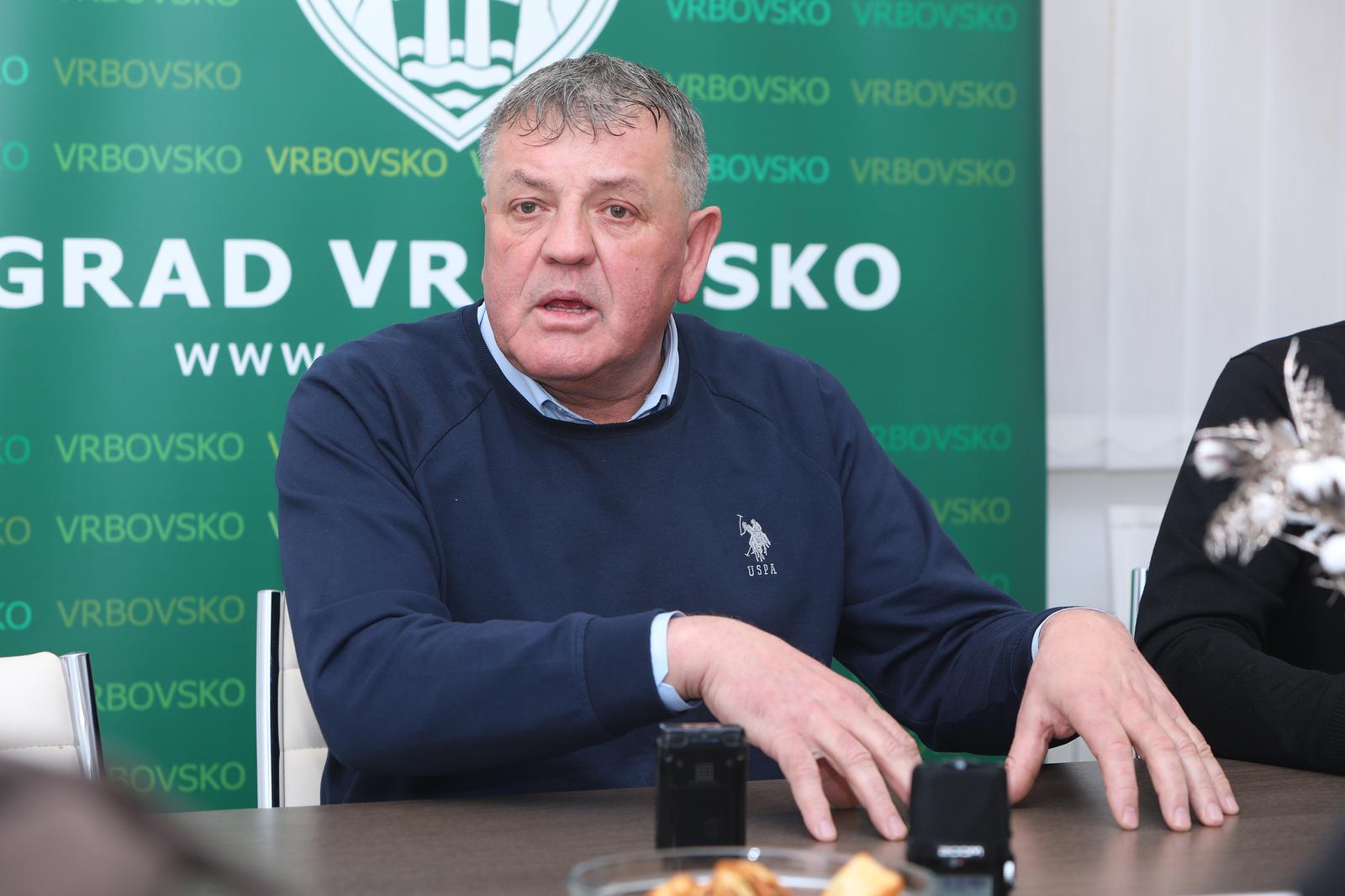 04.02.2025., Vrbovsko - Gradonacelnik Vrbovskog Drazen Mufic i saborski zastupnik Zvonimir Troskot odrzali konferenciju za medije o stecaju nekadasnje drvne tvornice Cedar u Vrbovskom koja je zaposljavala 200 radnika a vec godinama stoji prazna. Photo: Kristina Stedul Fabac/PIXSELL