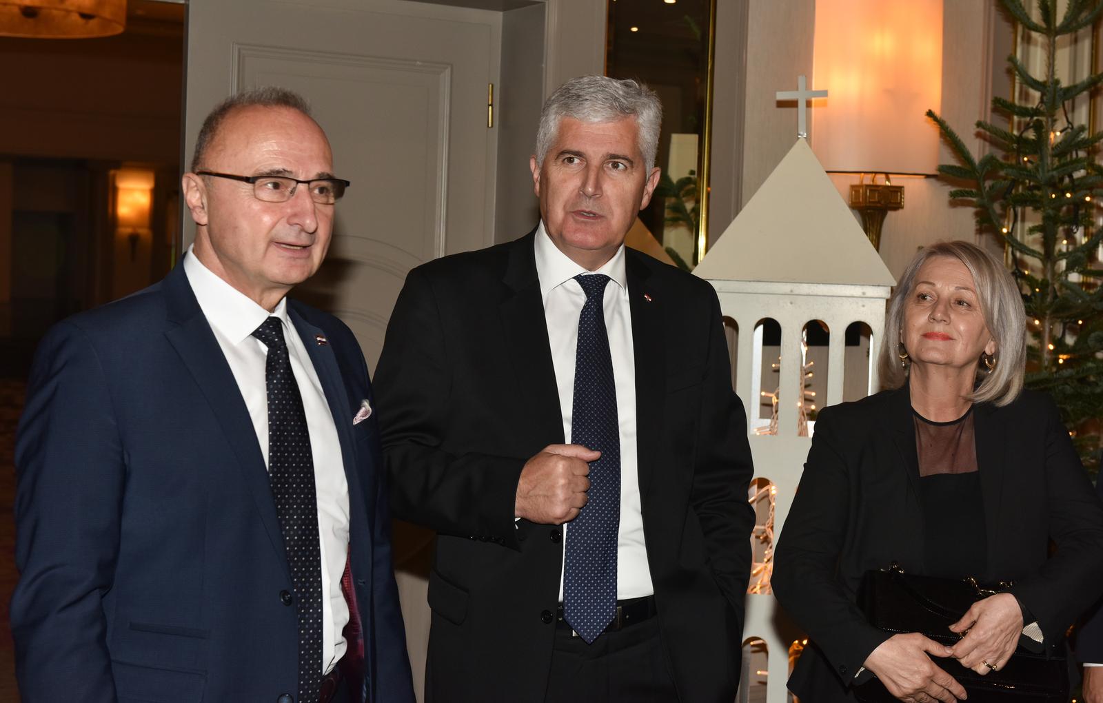 04.11.2022., Zagreb - U hotelu Sheraton susreli su se predstavnici HDZ BiH i hrvatskog HDZ-a na sastanku resorne koordinacije HDZ HR i HDZ BiH. Gordan Grlic Radman, Dragan Covic Photo: Davorin Visnjic/PIXSELL