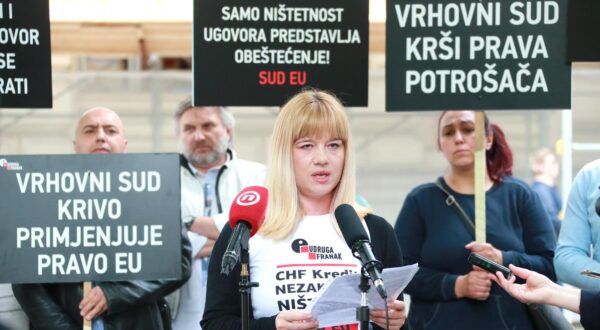 05.06.2020., Zagreb - Zrinjevac. Udruga Franak odrzala je konferenciju za medije u parku Zrinjevac preko puta Vrhovnog suda RH na temu: "Prijava Udruge Franak kojom je Republika Hrvatska prijavljena Europskoj komisiji zbog povreda prava Europske unije koje je pocinio Vrhovni sud RH sa zahtjevom za pokretanje postupka na Sudu EU". O poslanoj prijavi govorili su aktivisti Udruge Franak.  Sandra Ziga. Photo: Sanjin Strukic/PIXSELL