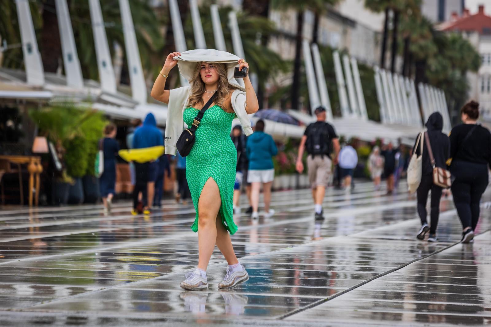 05.06.2023., Split -  Kisno jutro u Splitu. Tijekom noci i jutra sire podrucje Dalmacije zahvatilo je pogorsanje te mjestimice i obilna kisa. Photo: Zvonimir Barisin/PIXSELL