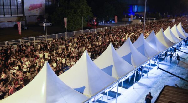 06.07.2025., Zagreb - Posjetitelji napustaju koncertni prostor na Hipodromu nakon koncerta Marka Perkovica Thompsona.
 Photo: Matija Habljak/PIXSELL