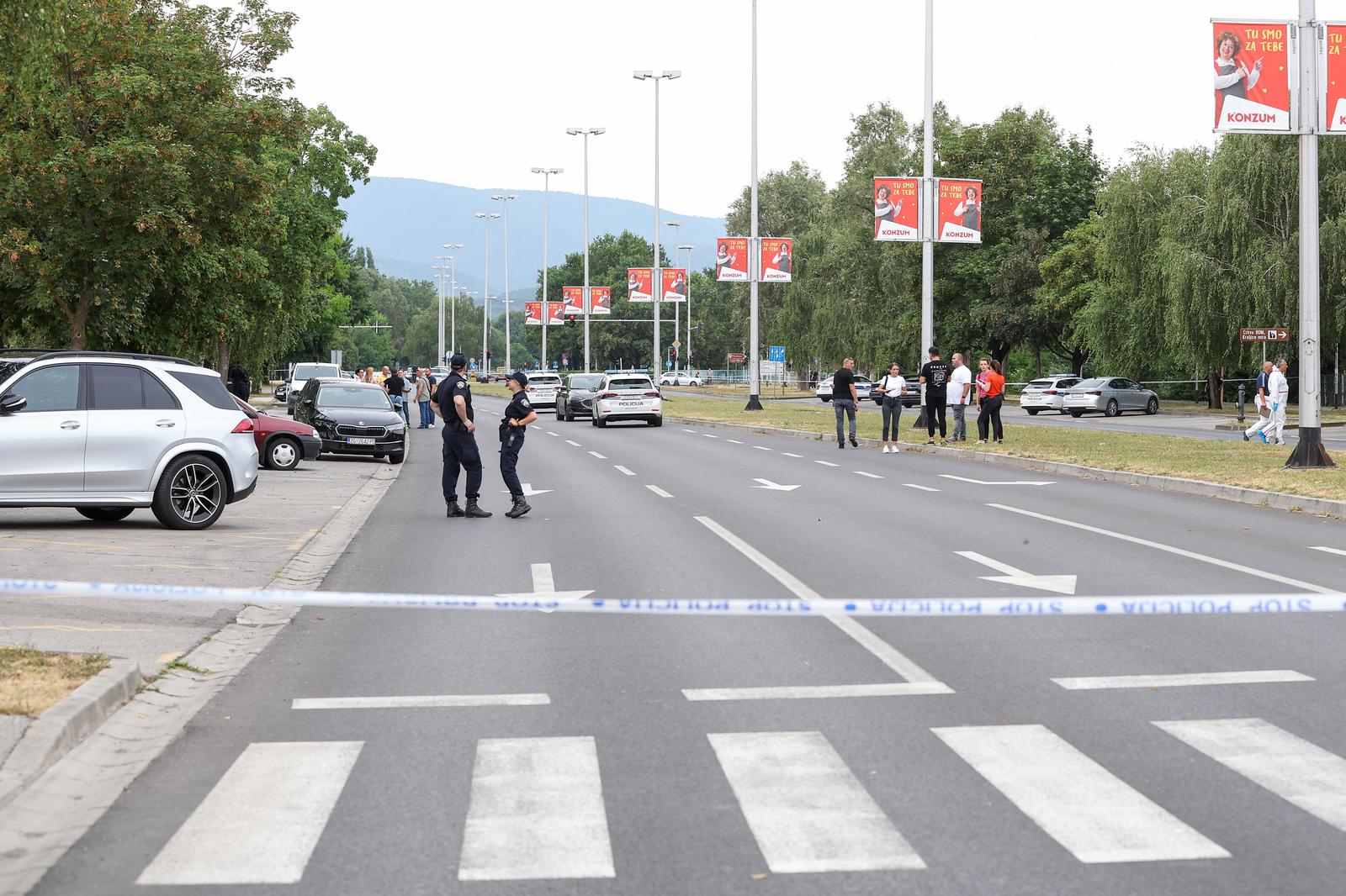 Nepoznati pocinitelj je iz vatrenog oruzja usmrtio muskarca na Aveniji Gojka Suska, Ocevid je u tijeku. Photo: Matija Habljak/PIXSELL