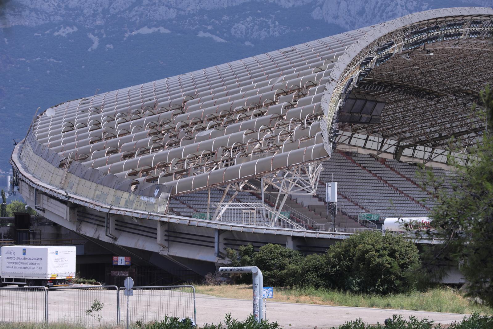 08.07.2025. Split - Snazno nevrijeme praceno obilnom kisom, jakim vjetrom i tucom jutros je zahvatilo dijelove grada. Na stadionu Poljud ostecen je dio krovne konstrukcije. Photo: Ivo Cagalj/PIXSELL
