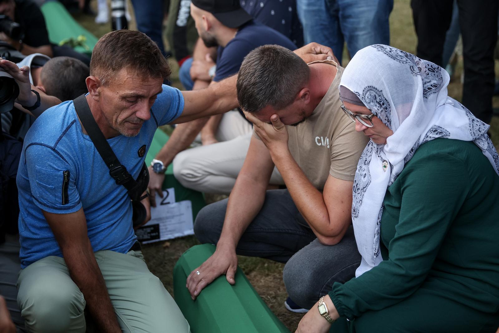 10.07.2025., Potocari, Bosna i Hercegovina - Tabuti izneseni u mezarje Memorijalnog centra, te su pripremljeni za sutrasnji masovni ukop. Photo: Armin Durgut/PIXSELL