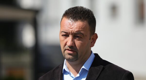 11.07.2025., Opcinsko drzavno odvjetnistvo, Vukovar - Gradonacelnik Grada Vukovara Marijan Pavlicek odrzat ce konferenciju za medije na temu kupovine glasova uoci drugog kruga lokalnih izbora u Vukovaru. Photo: David Jerkovic/PIXSELL