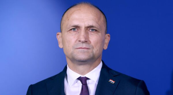 11.07.2025., Zagreb - Na 12., djelomicno zatvorenoj sjednici Odbora za obranu raspravljalo se, uz ostalo, o uvodjenju obaveznog vojnog osposobljavanja. Nakon sjednice  Ivan Anusic i Arsen Bauk su odrzali konferenciju za medije  Photo: Patrik Macek/PIXSELL